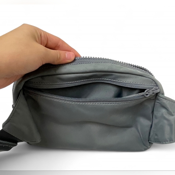 lululemon athletica Charcoal Belt Bag - Picture 6 of 7